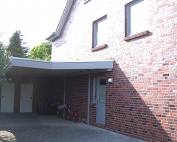 Carport mit Eingangsüberdach