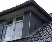 Dachgaube mit Fassadenplatten verkleidet